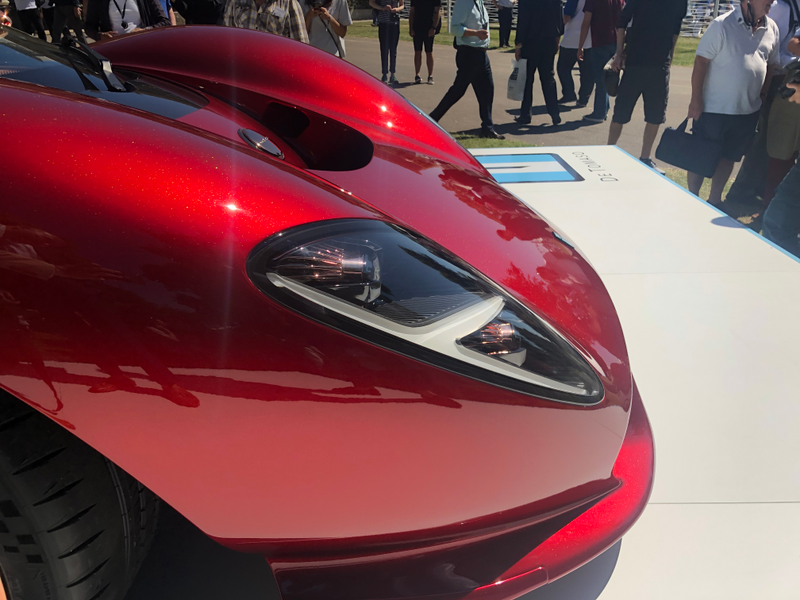 Illustration for article titled The De Tomaso P72 Is a Stunning Throwback Supercar With a Manual Gearbox